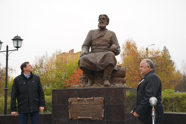 В Ухте открыли памятник первому российскому нефтепереработчику