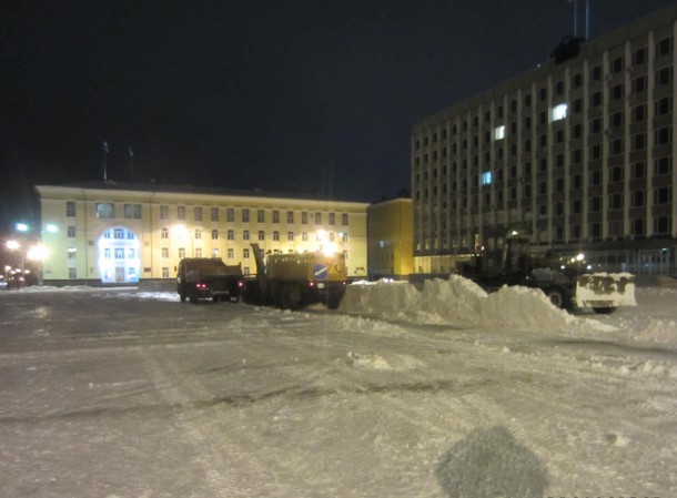 Дорожники Сыктывкара насчитали 50 самосвалов вывезенного снега