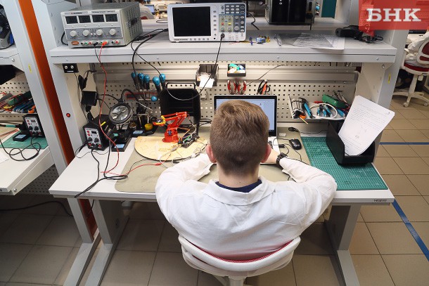 Участники чемпионата WorldSkills Коми создают и ремонтируют электронные устройства  