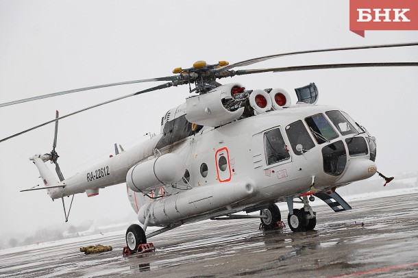 На границе с Коми экстренно приземлился вертолет с вахтовиками