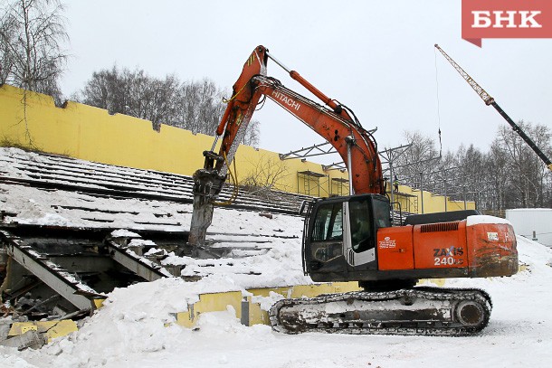 Фоторепортаж БНК: в Сыктывкаре реконструируют стадион