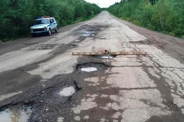 Дорогу из Помоздино в Усть-Кулом отремонтируют после жалобы сельчанина