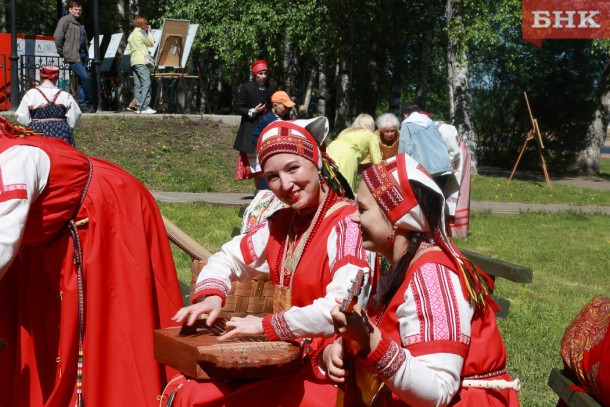 Фоторепортаж БНК: сыктывкарцы празднуют День России и День города