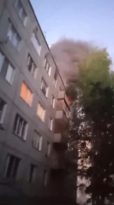 В ночном пожаре в сыктывкарском общежитии пострадал мужчина