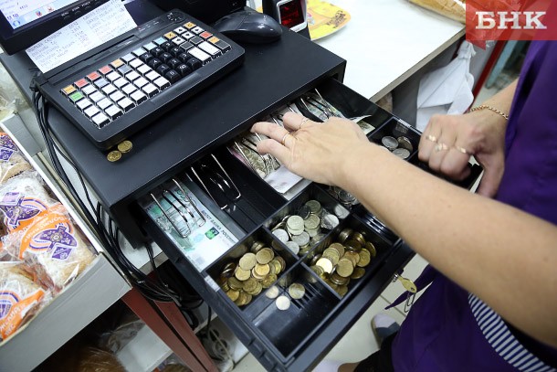 В Сосногорске сотрудница магазина научила подругу, как украсть деньги из кассы