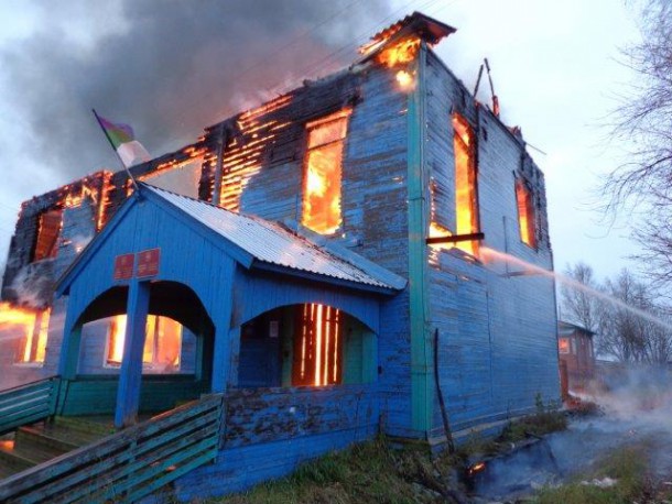 Здание администрации в селе Деревянск сгорело дотла