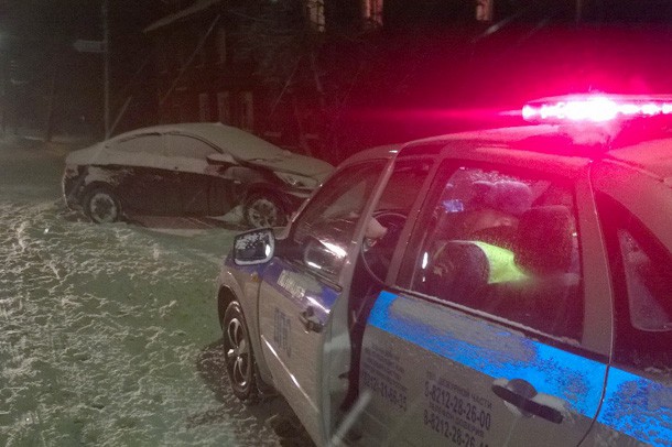Народный корреспондент: «В Сыктывкаре водитель Hyundai помял две машины и скрылся с места ДТП»