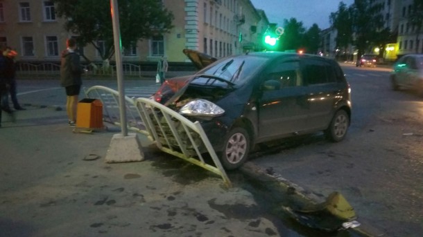 Народный корреспондент: «Hyundai и Volkswagen не поделили дорогу в центре Сыктывкара»