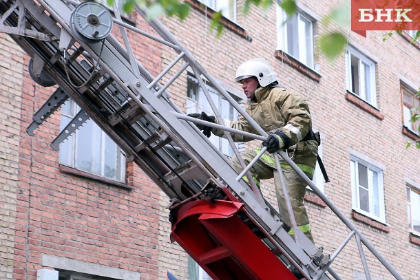 Сергей Гапликов предложил учредить звание «Почётный работник пожарной охраны Республики Коми»
