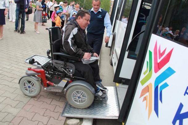 Реакция есть: мэр Сыктывкара заступился за инвалидов-колясочников