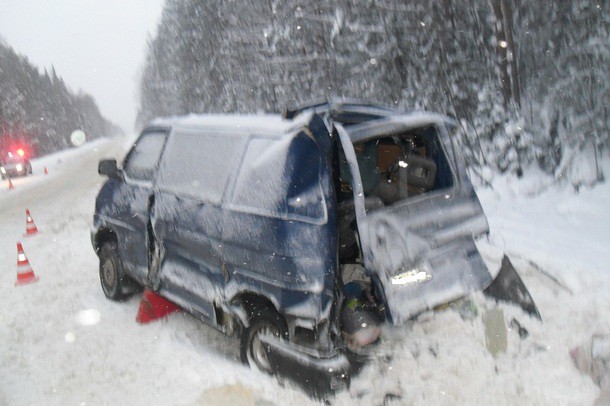 Шесть подростков пострадали в серьезной аварии в Усть-Вымском районе Коми
