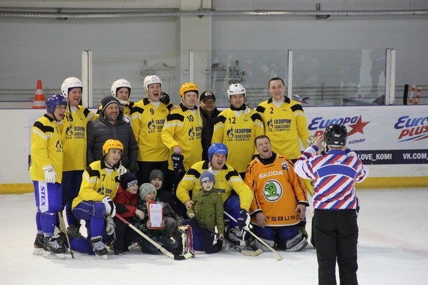 В Сыктывкаре завершился Кубок Коми по мини-хоккею с мячом, посвященный Дню Победы