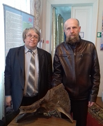 Житель Сыктывдинского района презентовал музею кость мамонта