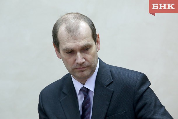 Гособвинение требует оштрафовать на 4 миллиона экс-референта службы по тарифам Олега Рябинина