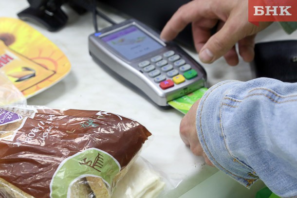 Жители Коми стали чаще оформлять кредитные карты