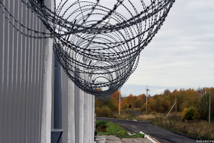 В Печоре осужден бывший сотрудник ИК-49, передававший за взятки телефоны заключенным