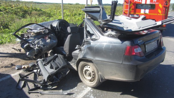 В аварии под Сыктывкаром погиб водитель легковушки
