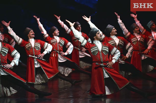 Сыктывкарские зрители овациями встретили ансамбль «Лезгинка»