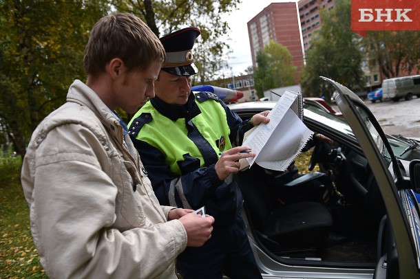 Госавтоинспекторы Сыктывкара напомнили водителям о безопасности юных пассажиров