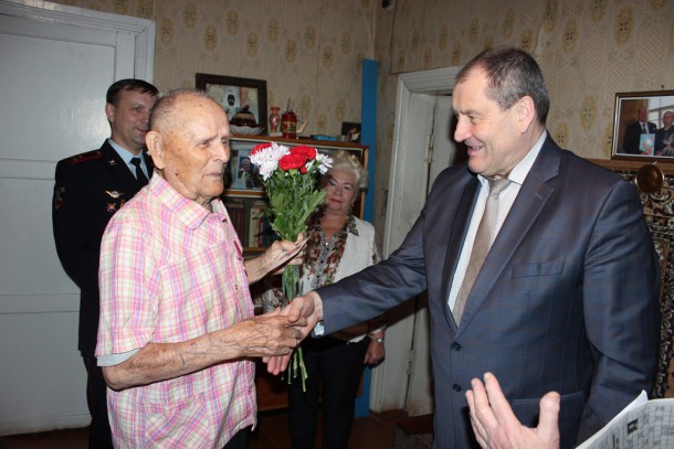 Виктор Половников поздравил ветеранов МВД с наступающим профессиональным праздником