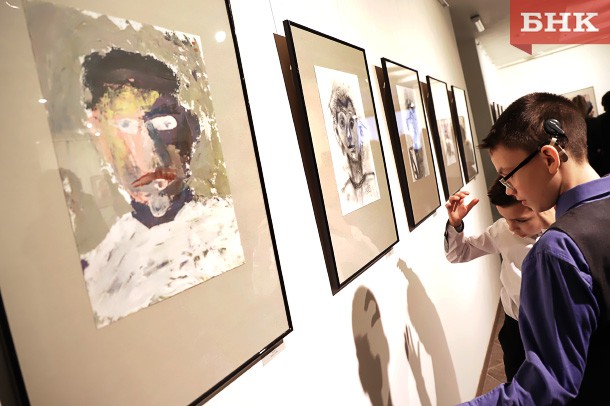 В «Югоре» открылась выставка работ «других детей»