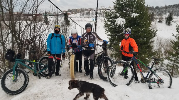 Велолюбители Ухты поддержали Всемирный день фэтбайка зимним велопробегом