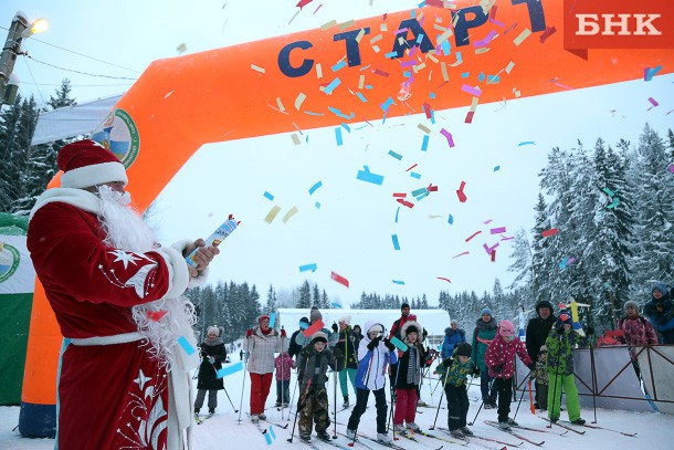 В Сыктывкаре начинающие и именитые лыжники выходят на «Новогоднюю гонку»