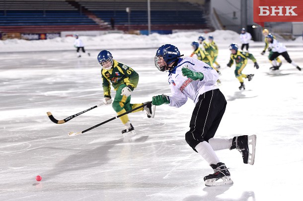 В Сыктывкаре юные хоккеисты сражаются за право сыграть на первенстве страны