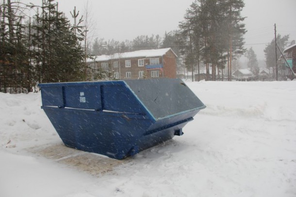 В поселках под Сыктывкаром устанавливают новые контейнеры для коммунальных отходов