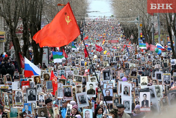 Тысячи сыктывкарцев собрались в столице Коми на парад Победы