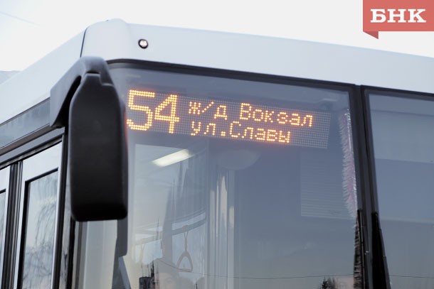 В Сыктывкаре пассажир автобуса получил травмы при падении