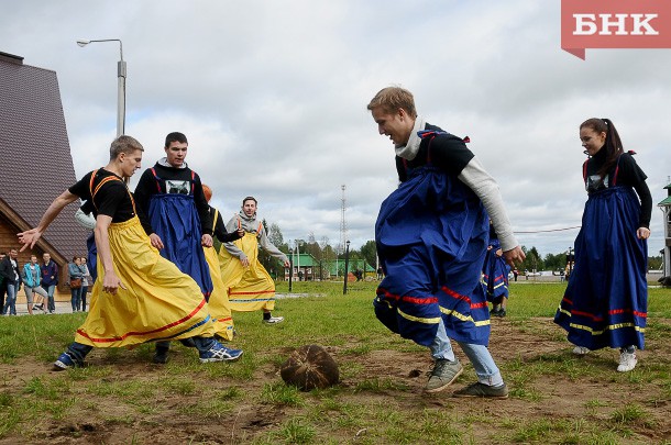 Спортивный сезон в Сыктывкаре завершат саамским футболом и волейболом на покрывалах