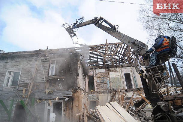 В Корткеросском районе до конца года снесут 99 аварийных домов