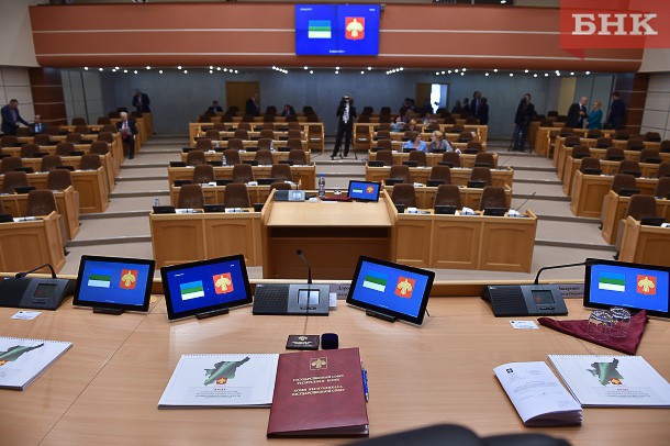 Избранные: административные комиссии возродят только в Сыктывкаре и Ухте