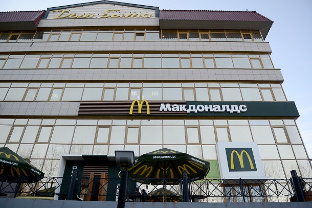 Сыктывкарские полицейские столкнулись с агрессивной молодежью в «Макдоналдсе»