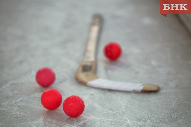 Любители хоккея с мячом открыли сезон в Сыктывкаре