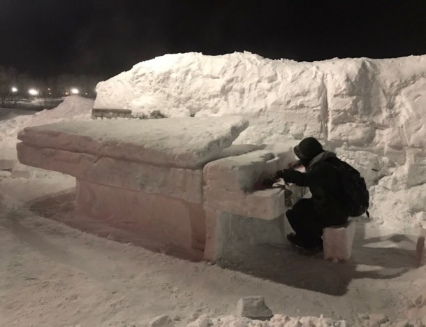 В Воркуте появился рояль из снега