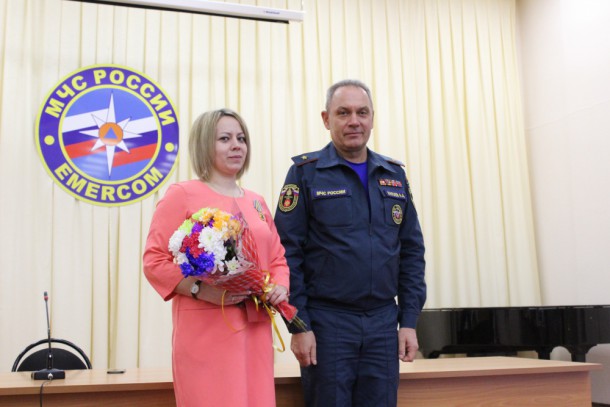 Отважная учительница из Сыктывкара получила медаль за спасение погибающих на воде