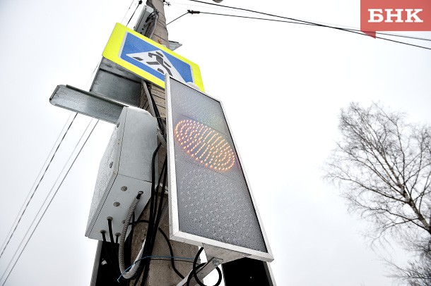 В Сыктывкаре изменили режим работы светофора на оживленном перекрестке