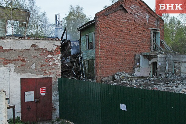 Сгоревшее здание сыктывкарской школы №13 сдали в аренду