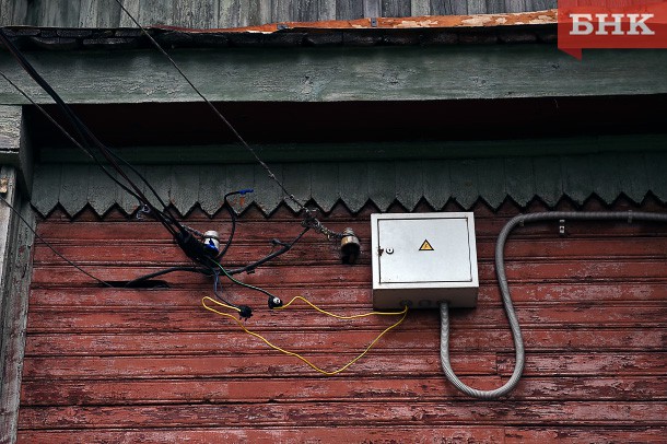 Пожар в деревянном доме в Усинске оставил без крова шесть семей
