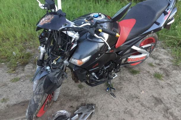 Под Ухтой мотоциклист попал в больницу после столкновения с «Приорой»