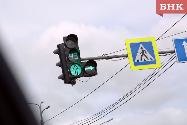 На перекрестке Малышева и Октябрьского проспекта в Сыктывкаре изменится режим светофора