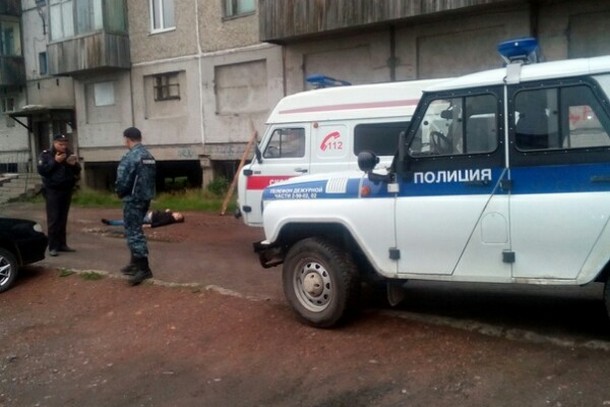 В воркутинском дворе нашли тело мужчины