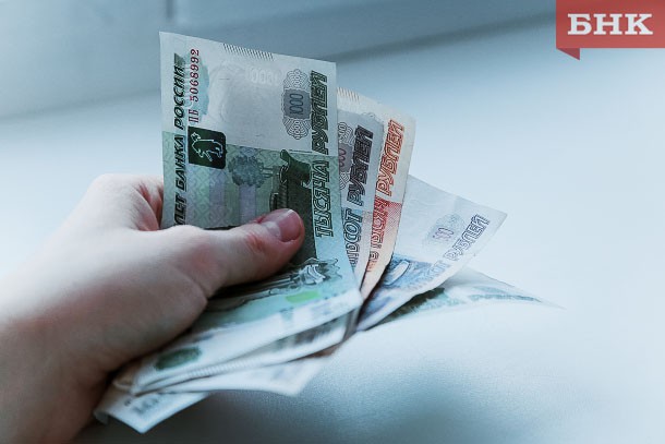 За сутки мошенники забрали у жителей Коми больше 100 тысяч рублей  