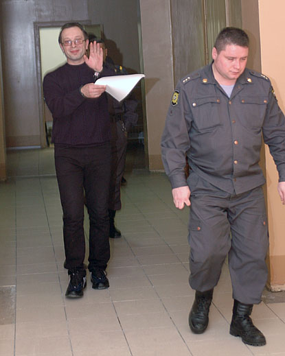 Юрия Гурова доставили в судебное заседание